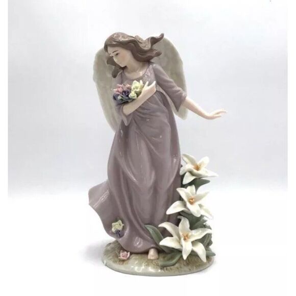 Grandeur Noel 2003 12-1/2" Large Porcelain Hand Painted Angel Victorian Figurine - Picture 1 of 3